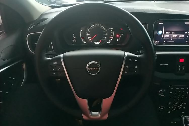 Used Volvo V40 2018 T3 Zhiyi Edition Steering Wheel