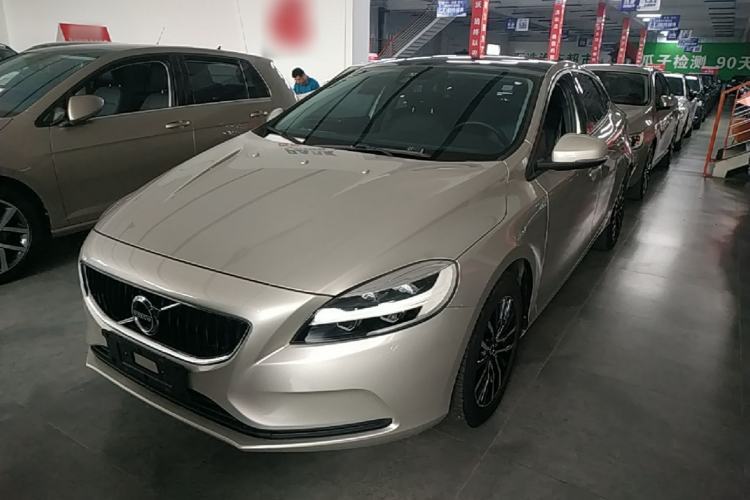 Used Volvo V40 2018 T3 Zhiyi Edition Guazi used car, China used car export, Used car for sale, Used  cars, Cheapest cars for sale