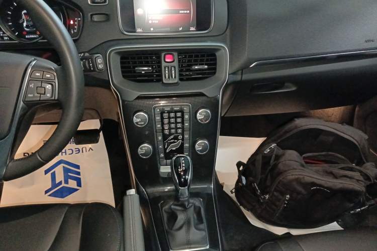 Used Volvo V40 2018 T3 Zhiyi Edition Audio And AC Panel
