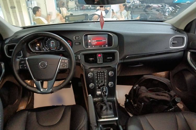 Used Volvo V40 2018 T3 Zhiyi Edition Center Console
