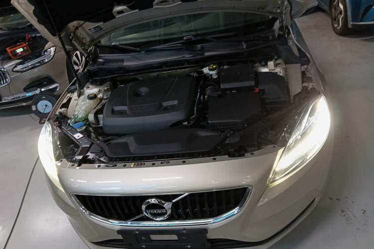 Used Volvo V40 2018 T3 Zhiyi Edition Engine Bay