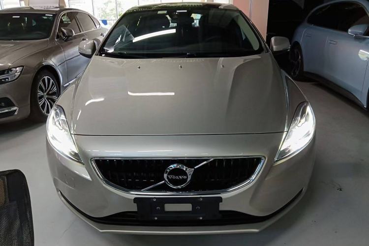 Used Volvo V40 2018 T3 Zhiyi Edition Front