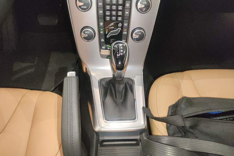 Used Volvo V40 2018 T3 Zhiya Edition Gear Lever