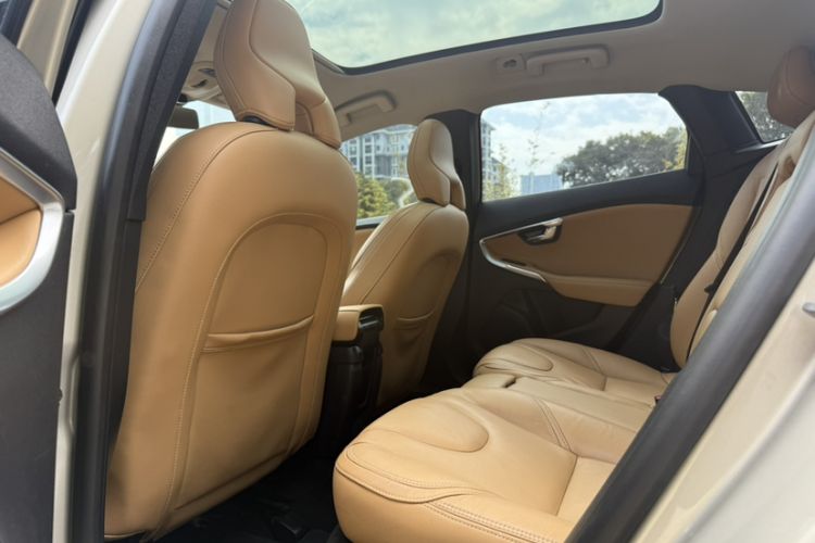 Used Volvo V40 2018 T3 Zhiya Edition Interior 10