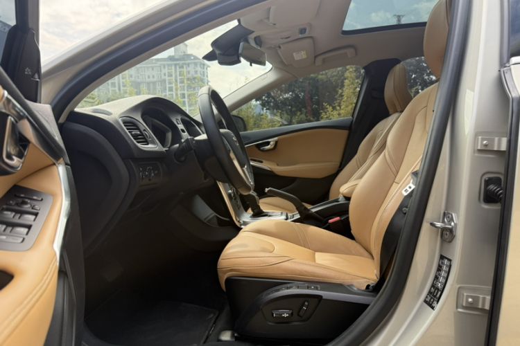 Used Volvo V40 2018 T3 Zhiya Edition Interior 11