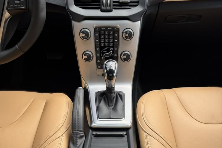 Used Volvo V40 2018 T3 Zhiya Edition Interior 12