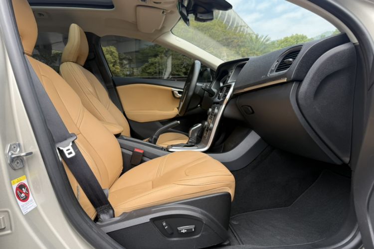 Used Volvo V40 2018 T3 Zhiya Edition Interior 2