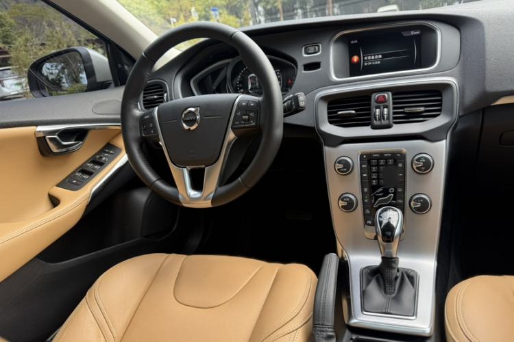 Used Volvo V40 2018 T3 Zhiya Edition Interior 3