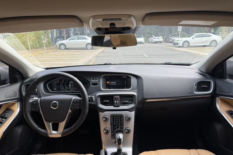 Used Volvo V40 2018 T3 Zhiya Edition Interior 4
