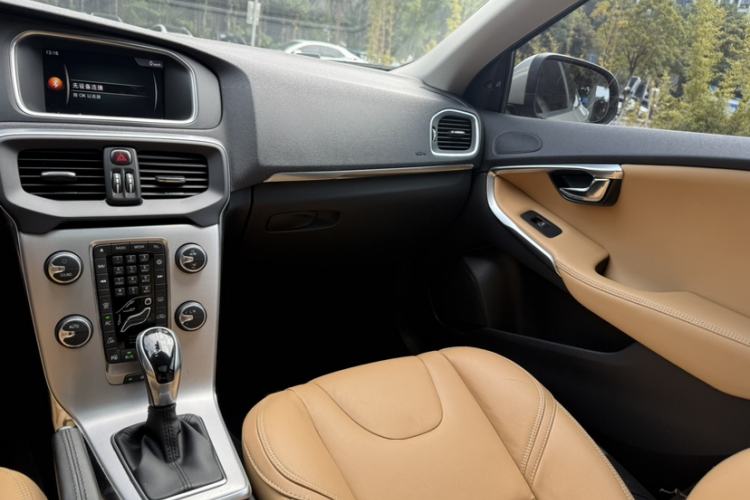 Used Volvo V40 2018 T3 Zhiya Edition Interior 7