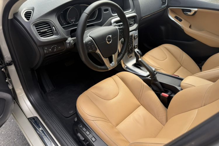 Used Volvo V40 2018 T3 Zhiya Edition Interior 8