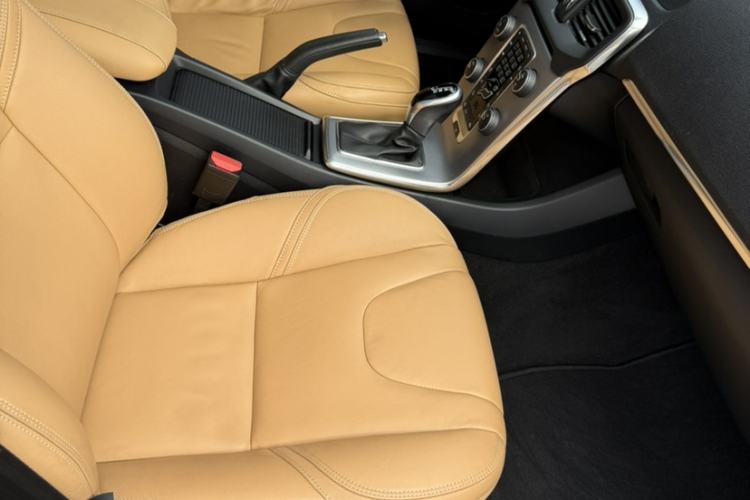 Used Volvo V40 2018 T3 Zhiya Edition Interior 9