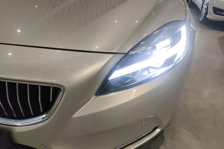 Used Volvo V40 2018 T3 Zhiya Edition Left Front Headlight