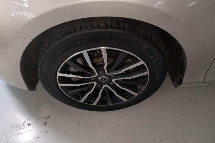 Used Volvo V40 2018 T3 Zhiyi Edition Left Front Wheel Hub