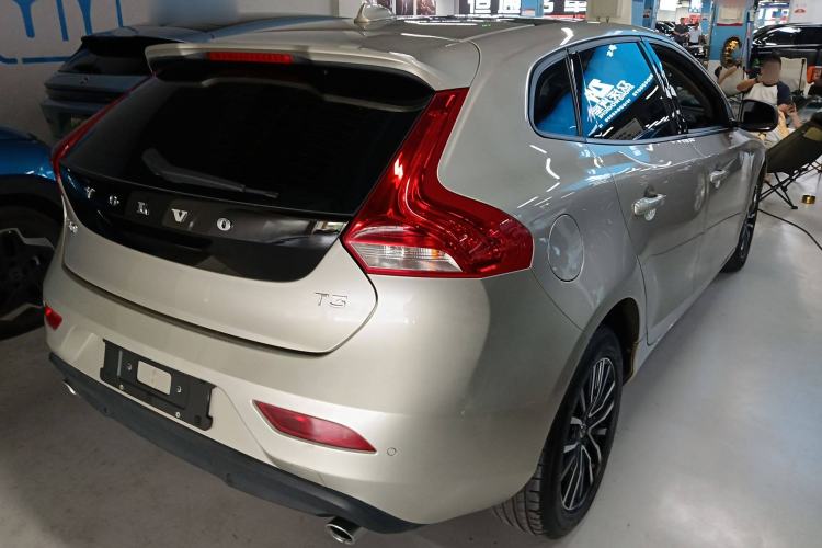 Used Volvo V40 2018 T3 Zhiyi Edition Rear Right 45 Deg