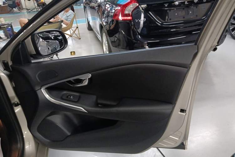 Used Volvo V40 2018 T3 Zhiyi Edition Right Front Door Interior