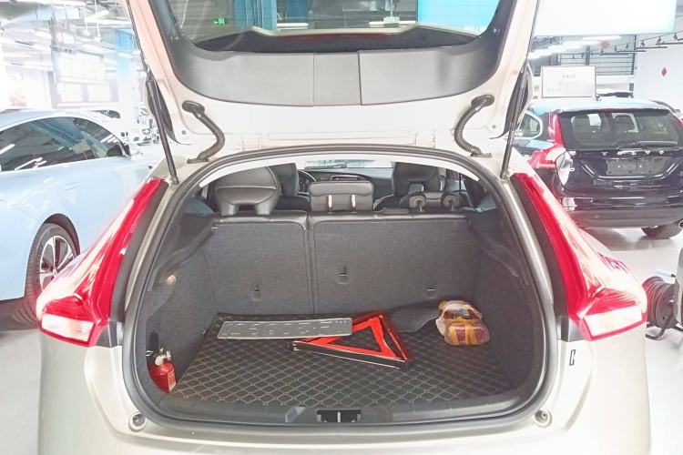 Used Volvo V40 2018 T3 Zhiyi Edition Trunk
