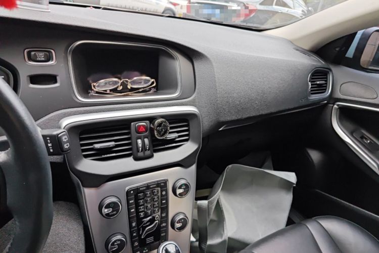 Used Volvo V40 2018 T3 Zhiya Edition Audio And AC Panel