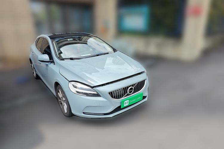Used Volvo V40 2018 T3 Zhiya Edition Front Right 45 Deg