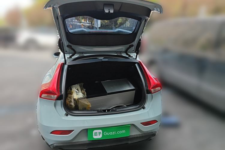 Used Volvo V40 2018 T3 Zhiya Edition Trunk