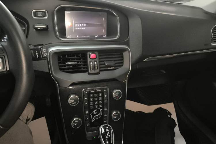 Used Volvo V40 2018 T3 Zhiyi Edition Audio And AC Panel
