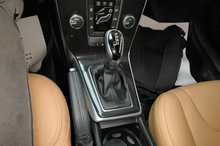 Used Volvo V40 2018 T3 Zhiyi Edition Gear Lever