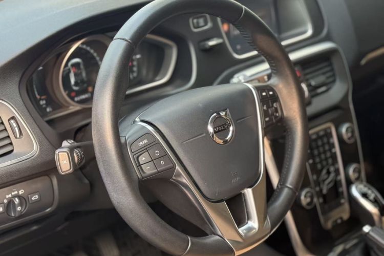 Used Volvo V40 2018 T3 Zhiyi Edition Interior 10