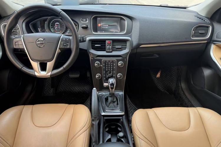 Used Volvo V40 2018 T3 Zhiyi Edition Interior 2