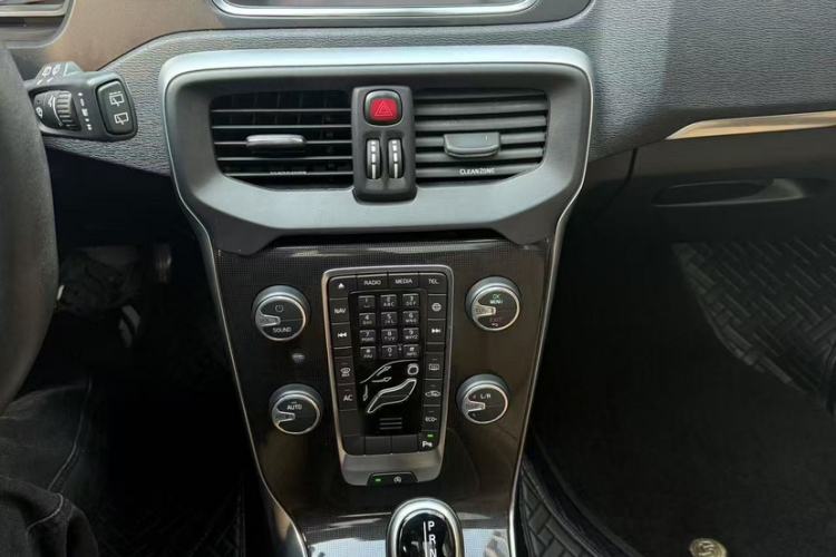 Used Volvo V40 2018 T3 Zhiyi Edition Interior 7
