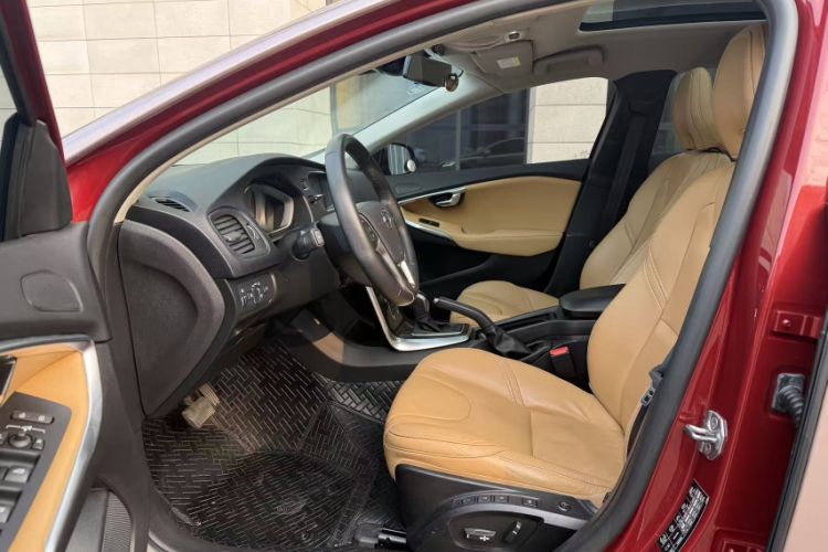 Used Volvo V40 2018 T3 Zhiyi Edition Interior 8