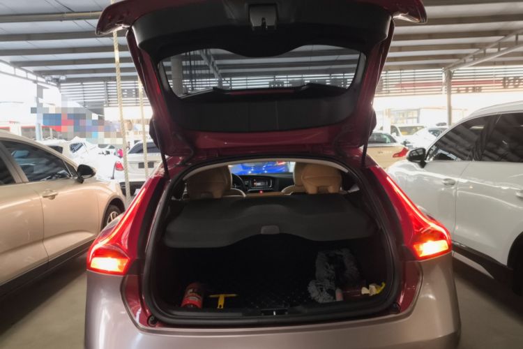 Used Volvo V40 2018 T3 Zhiyi Edition Trunk