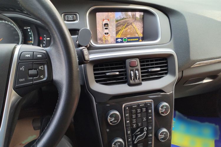 Used Volvo V40 2018 T3 Zhiyi Edition Audio And AC Panel