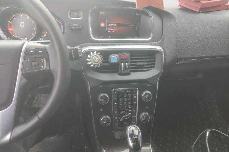 Used Volvo V40 2018 T3 Zhiya Edition Audio And AC Panel