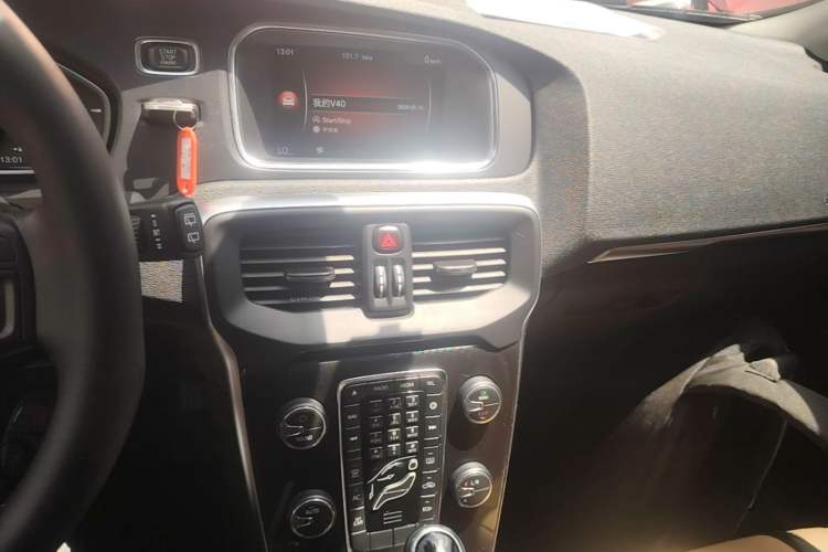 Used Volvo V40 2018 T3 Zhiyi Edition Audio And AC Panel