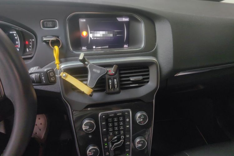 Used Volvo V40 2018 T3 Zhiya Edition Audio And AC Panel