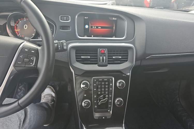 Used Volvo V40 2018 T3 Zhiyi Edition Audio And AC Panel
