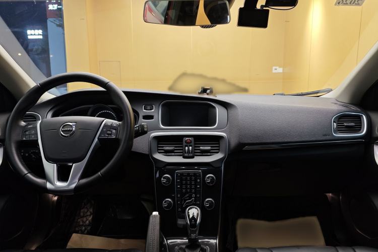 Used Volvo V40 2018 T3 Zhiyi Edition Audio And AC Panel