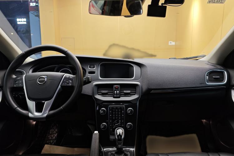 Used Volvo V40 2018 T3 Zhiyi Edition Audio And AC Panel