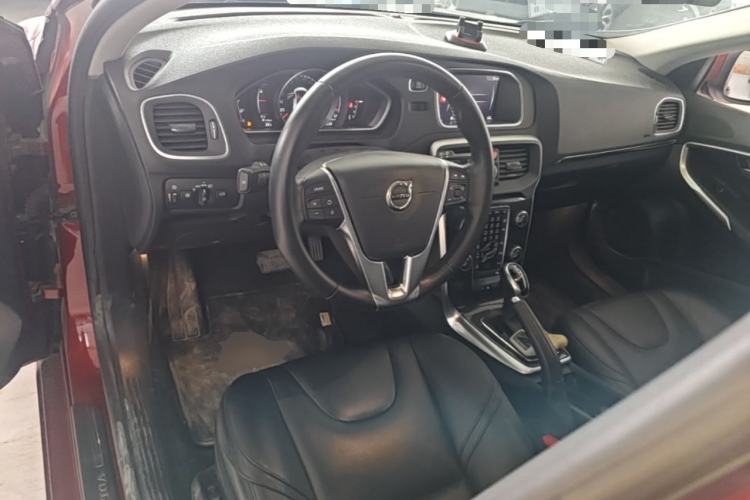 Used Volvo V40 2018 T3 Zhiyi Edition Center Console