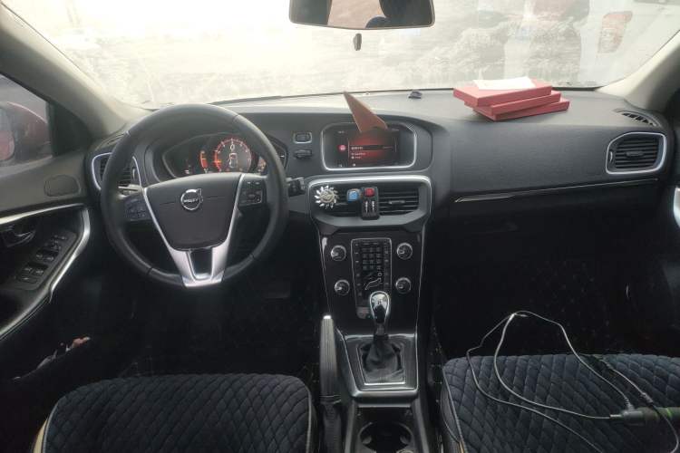 Used Volvo V40 2018 T3 Zhiya Edition Center Console