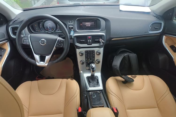 Used Volvo V40 2018 T3 Zhiya Edition Center Console