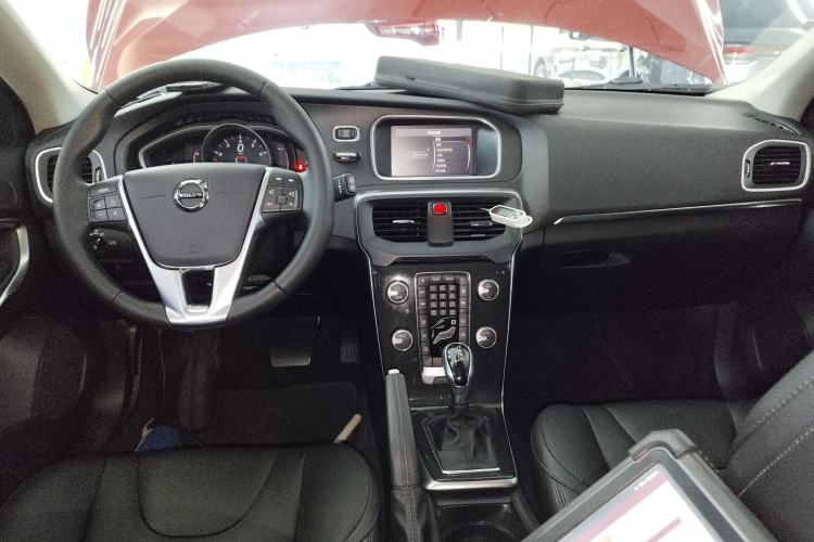 Used Volvo V40 2018 T3 Zhiyi Edition Center Console