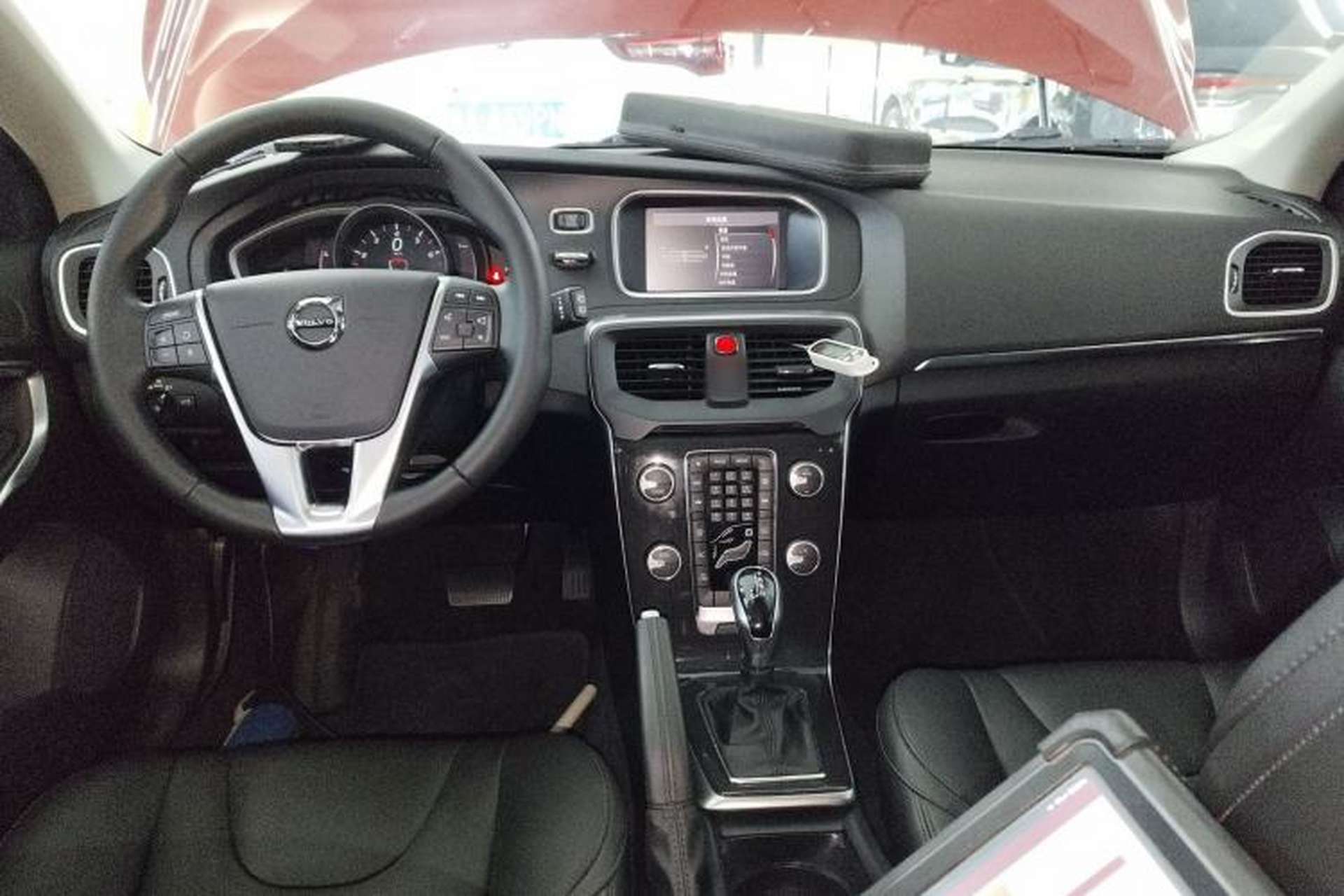 Used Volvo V40 2018 T3 Zhiyi Edition Center Console