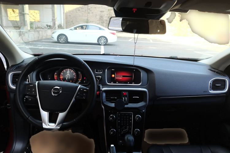 Used Volvo V40 2018 T3 Zhiyi Edition Center Console