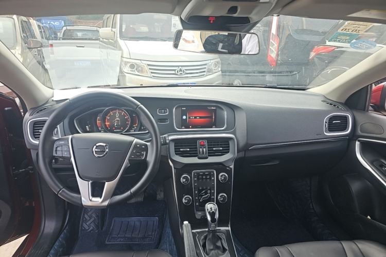 Used Volvo V40 2018 T3 Zhiyi Edition Center Console