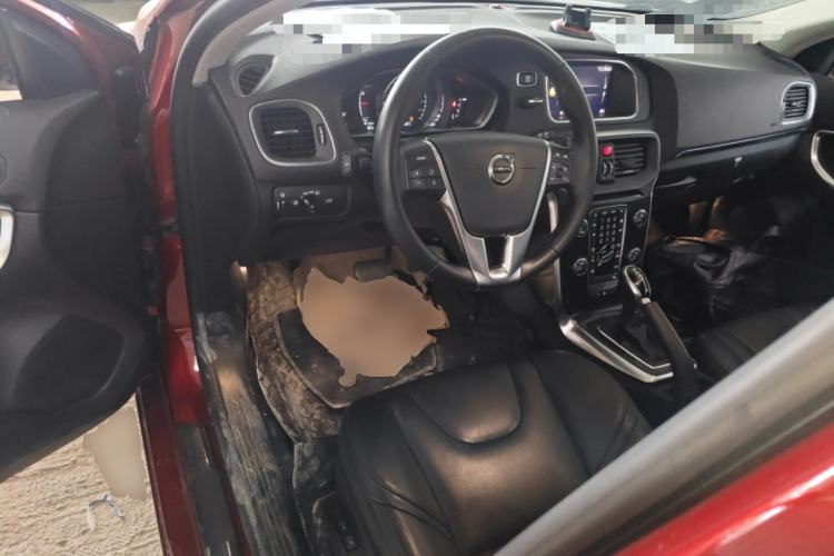 Used Volvo V40 2018 T3 Zhiyi Edition Center Console
