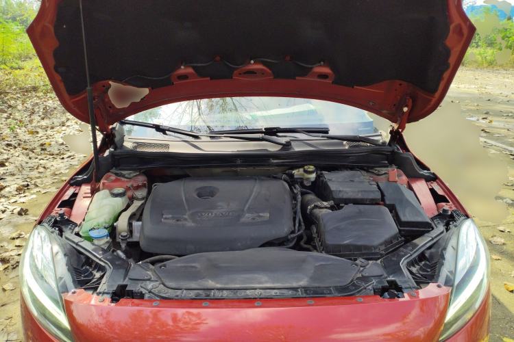 Used Volvo V40 2018 T3 Zhiyi Edition Engine Bay