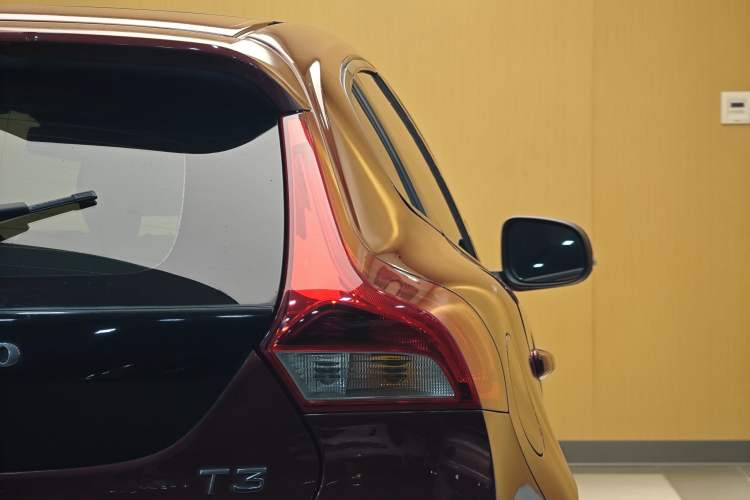 Used Volvo V40 2018 T3 Zhiyi Edition Exterior 3