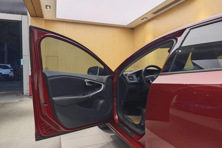 Used Volvo V40 2018 T3 Zhiyi Edition Exterior 6