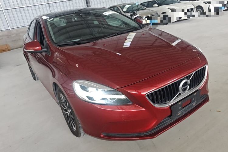 Used Volvo V40 2018 T3 Zhiyi Edition Front Right 45 Deg